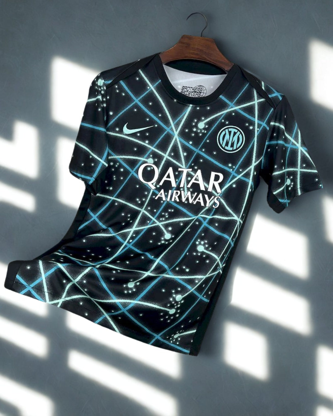 Maillot concept électro du PSG 2025/26